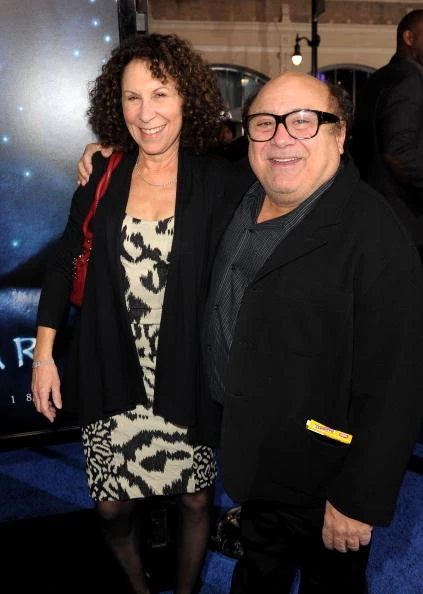 Rhea Perlman (L) and Danny DeVito