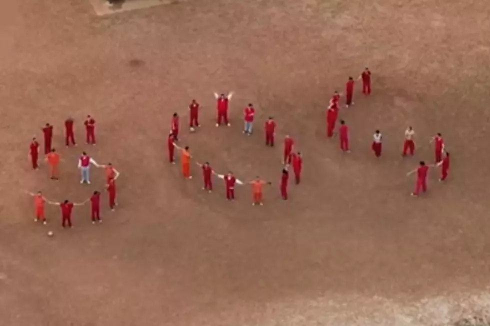 Texas Inmates Spell Out SOS With Their Bodies